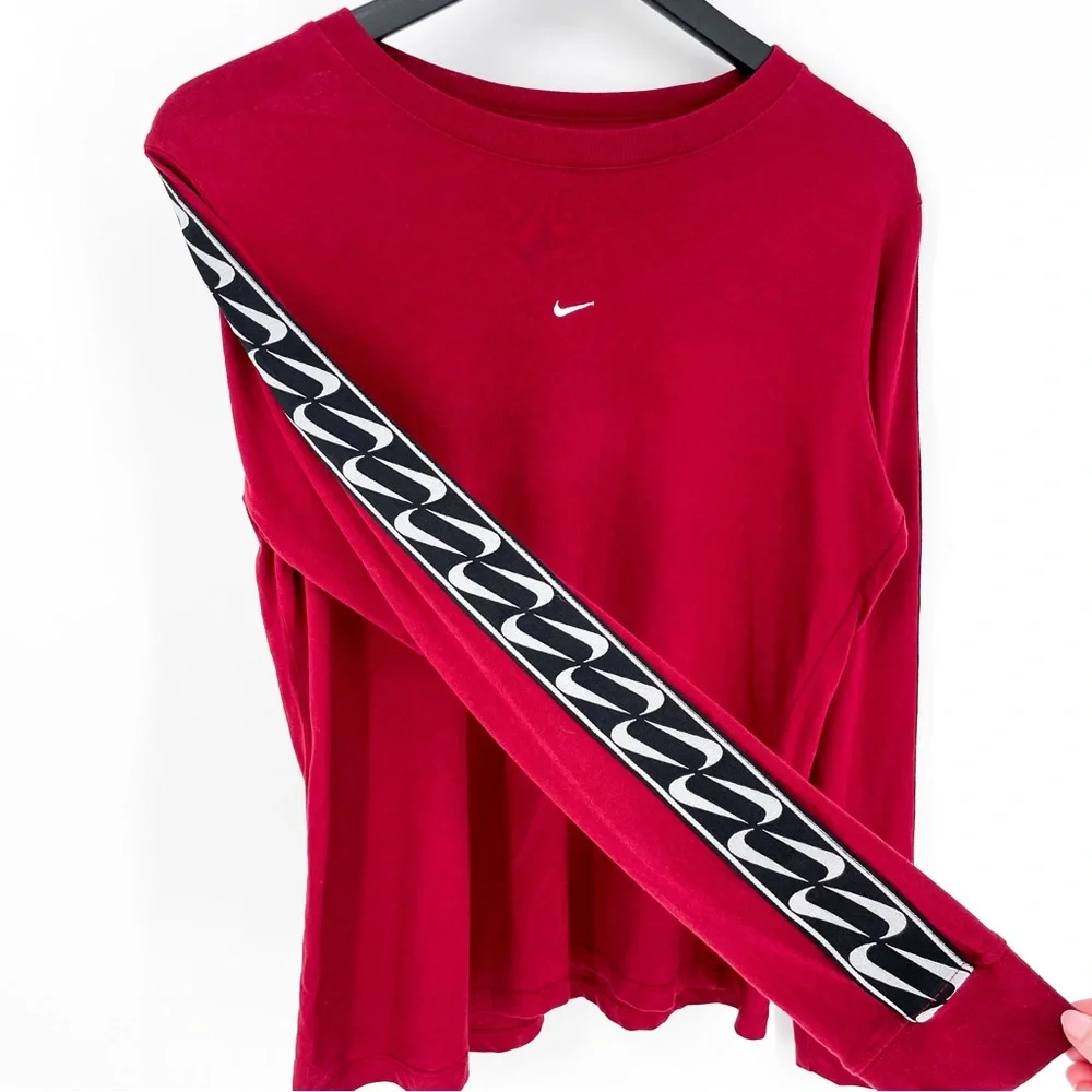 Nike Burgundy The Nike Tee Sleeve Panel Swoosh Design Medium